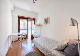 Private room for rent for €500 per month in Lisbon, Avenida Rovisco Pais