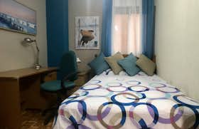 Private room for rent for €595 per month in Alcalá de Henares, Plaza Juan XXIII