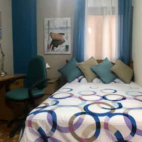 私人房间 正在以 €595 的月租出租，其位于 Alcalá de Henares, Plaza Juan XXIII