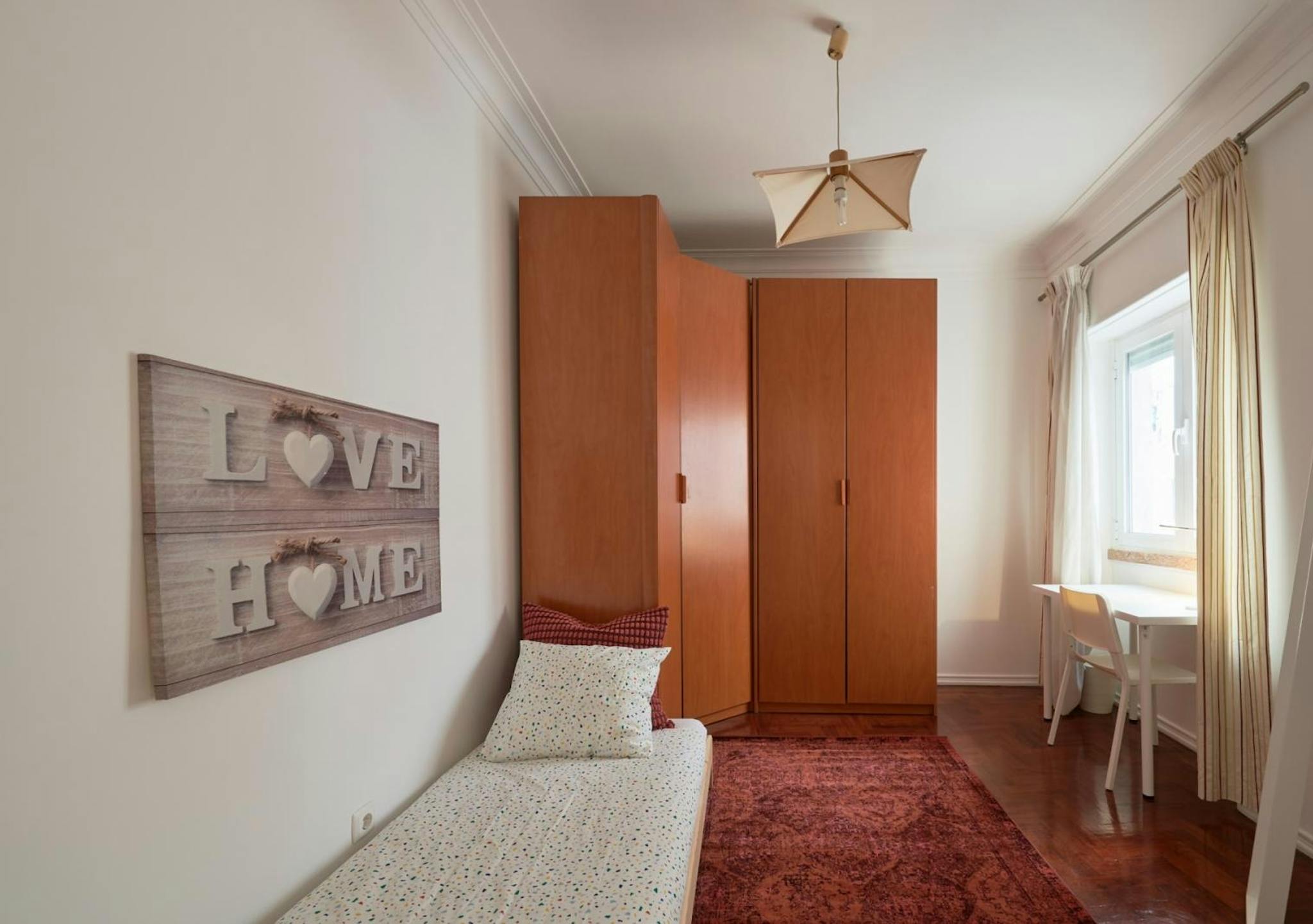 Largo de Santa Bárbara, Lisbon preview