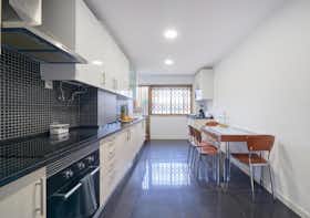 Apartment for rent for €1,600 per month in Lisbon, Calçada das Lajes