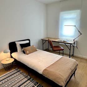 Private room for rent for €550 per month in Lisbon, Rua Cidade de Vila Cabral