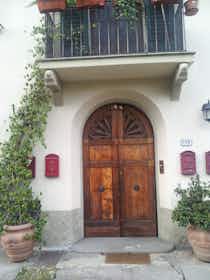 Квартира сдается в аренду за 1 000 € в месяц в Florence, Via Benedetto Fortini