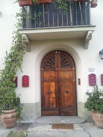 Appartement te huur voor € 1.000 per maand in Florence, Via Benedetto Fortini