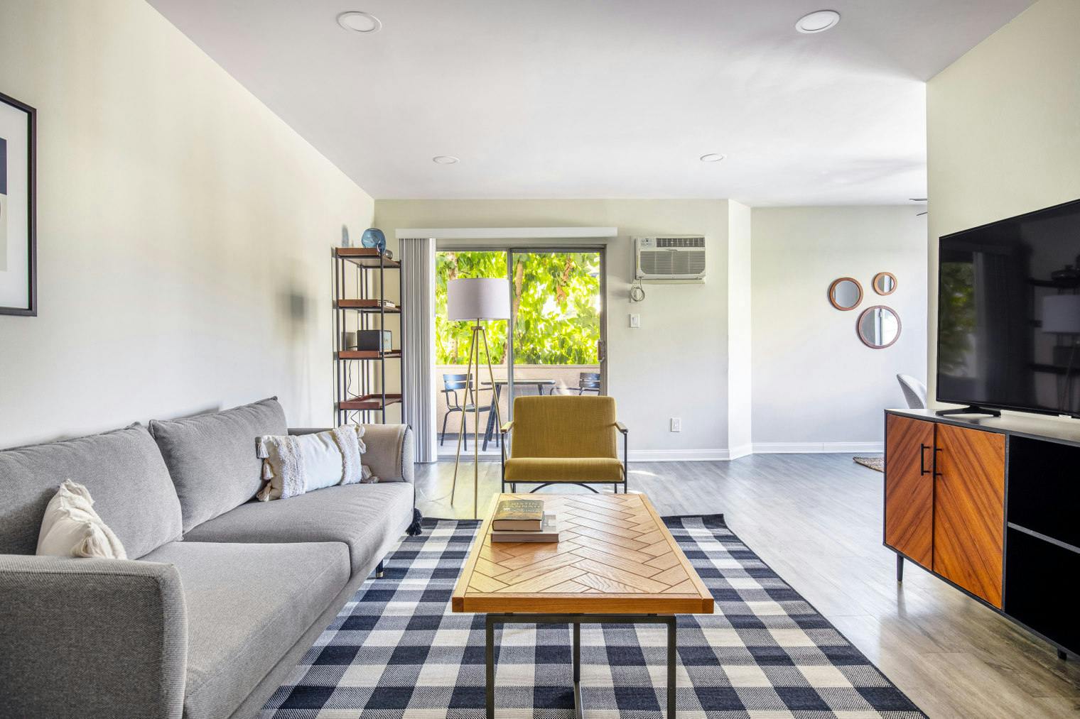 Appartamento in affitto a $5,752 al mese a Beverly Hills, South Doheny Drive