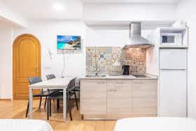 Apartamento para alugar por € 10 por mês em Benidorm, Calle Santa Faç