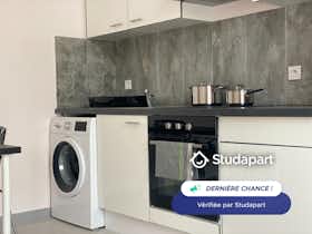 Appartement te huur voor € 790 per maand in Nîmes, Rue Godin