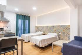 Apartment for rent for €10 per month in Benidorm, Calle Santa Faç