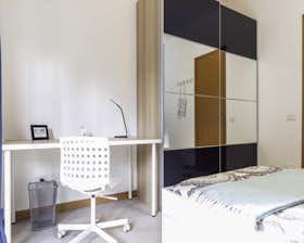Privé kamer te huur voor € 545 per maand in Rome, Via Fiume delle Perle