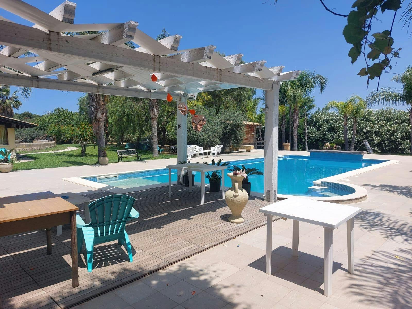 Здание сдается в аренду за 10 159 € в месяц в Marsala, Contrada Ciancio