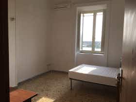 Private room for rent for €480 per month in Naples, Via Cedronio