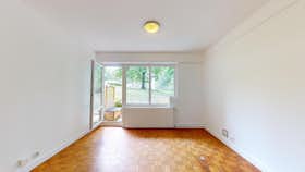 Appartement te huur voor € 442 per maand in Lyon, Rue de la Piémente