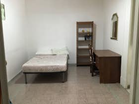 Private room for rent for €450 per month in Naples, Via Cedronio