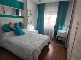 私人房间 正在以 €595 的月租出租，其位于 Alcalá de Henares, Calle Marqués Alonso Martínez