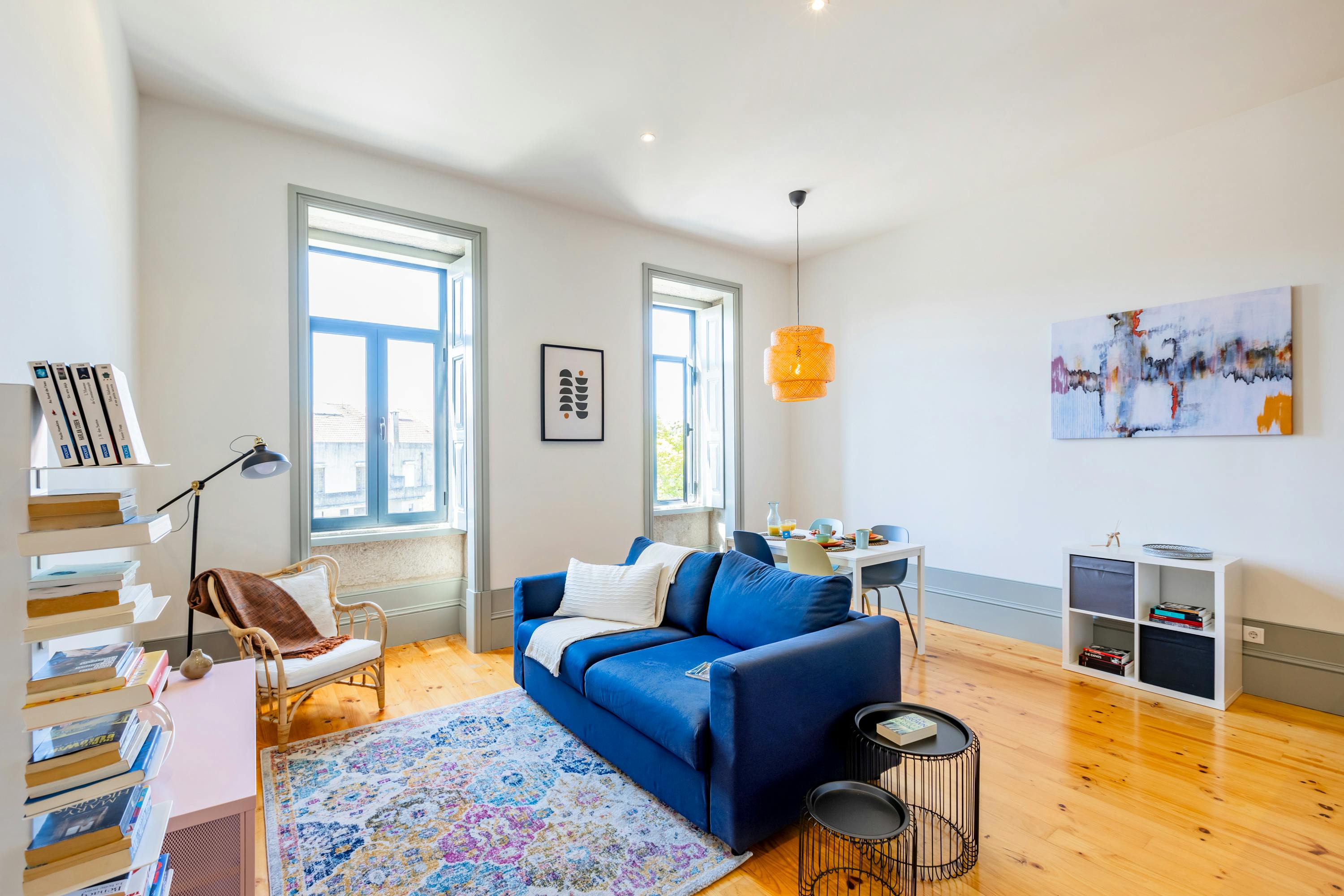 Studio for rent for €3,530 per month in Porto, Rua da Boavista