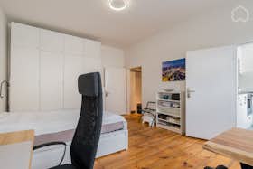 单间公寓 正在以 €1,000 的月租出租，其位于 Berlin, Dieffenbachstraße