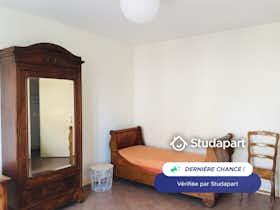 Mieszkanie do wynajęcia za 580 € miesięcznie w mieście Tours, Rue du Cluzel