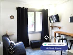 Apartment for rent for €560 per month in Saint-Chaffrey, Rue de l'Eyrette