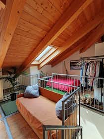 Mieszkanie do wynajęcia za 950 € miesięcznie w mieście Turin, Via Michele Buniva