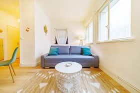Appartement te huur voor € 1.245 per maand in Lyon, Rue Vendôme