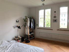 私人房间 正在以 CHF 825 的月租出租，其位于 Bern, Rohrweg