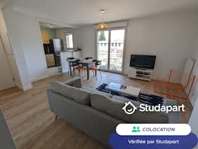 私人房间 正在以 €550 的月租出租，其位于 Trappes, Rue Jean Jaurès