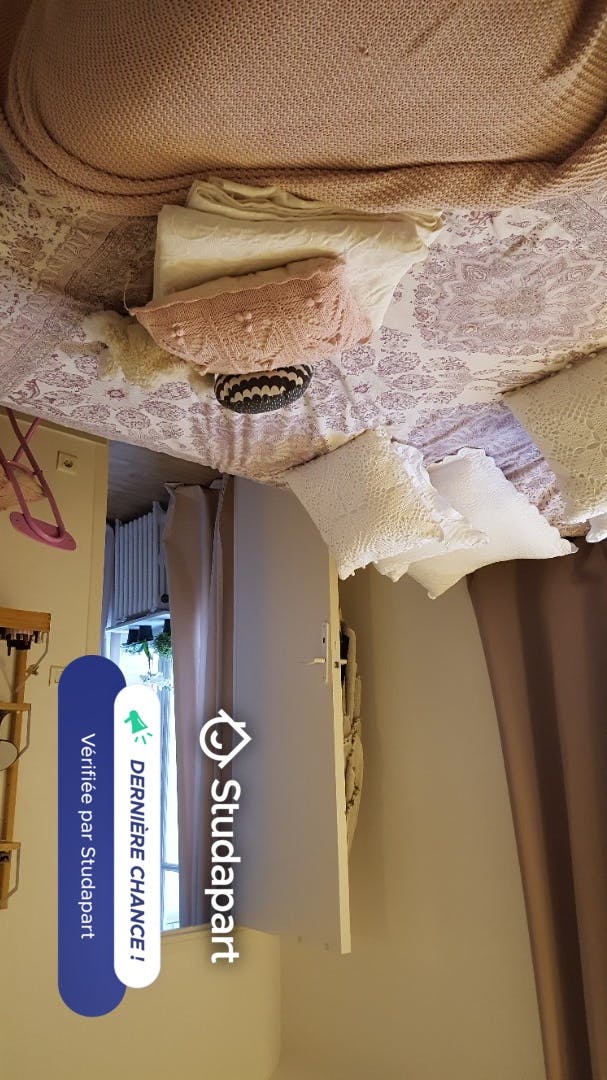 Private room for rent for €1,850 per month in Paris, Rue des Sablons