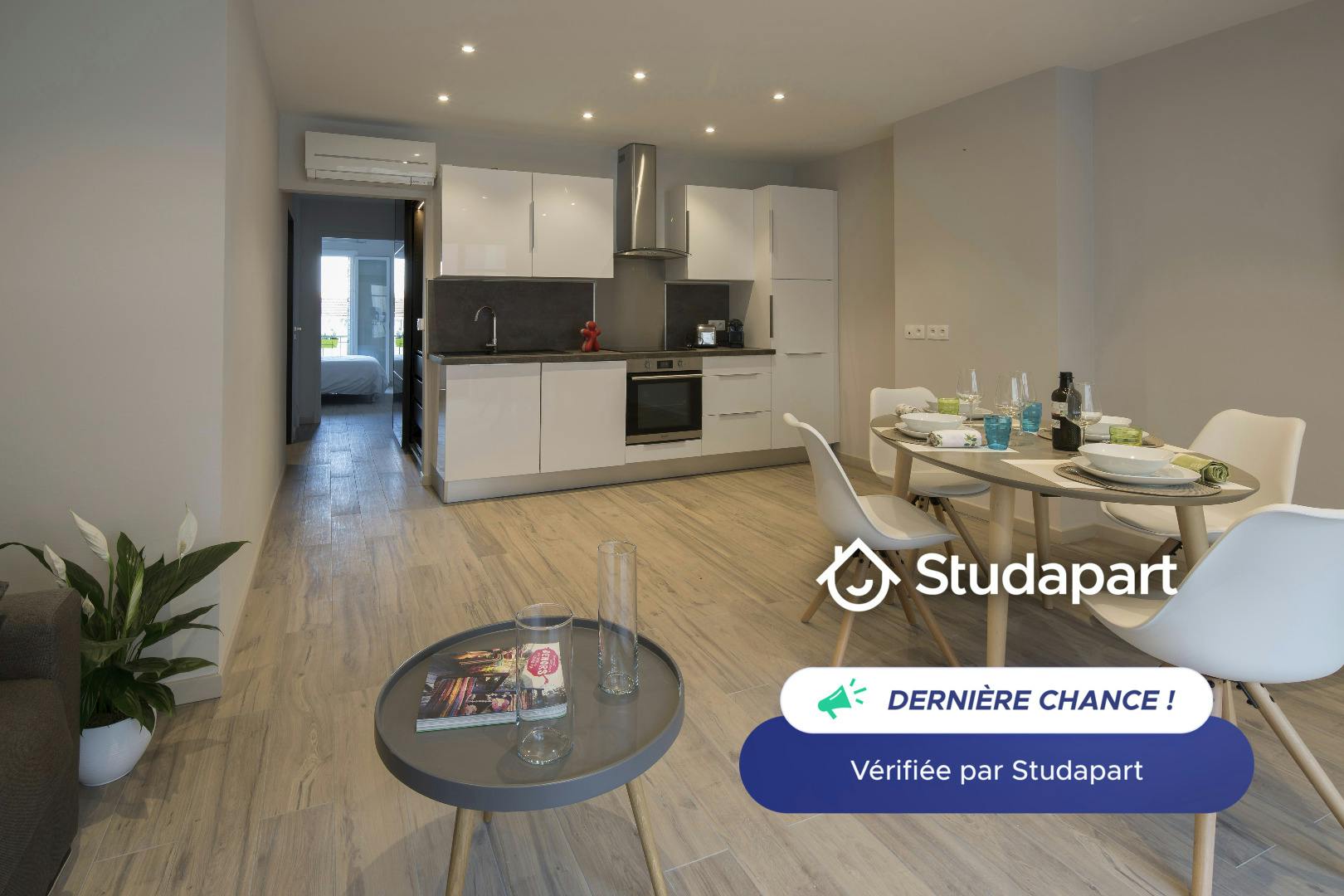 Apartment for rent for €1,500 per month in Antibes, Avenue Tournelli