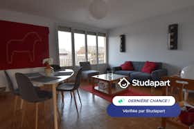 Appartement te huur voor € 610 per maand in Reims, Rue Chanteraine