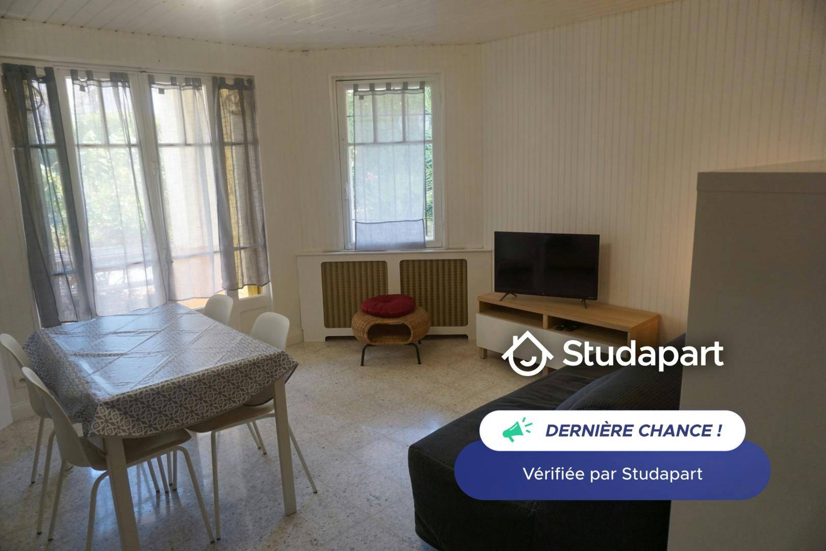 房源 正在以 €720 的月租出租，其位于 Hyères, Avenue Andrée de David-Beauregard