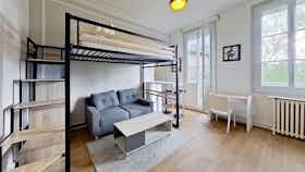 单间公寓 正在以 €593 的月租出租，其位于 Rouen, Rue Saint-Maur