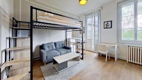 Studio te huur voor € 593 per maand in Rouen, Rue Saint-Maur
