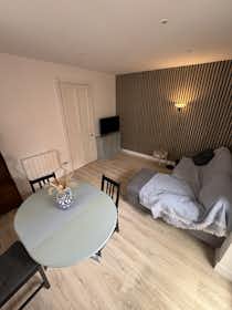 私人房间 正在以 €550 的月租出租，其位于 Bilbao, Uribarri kalea