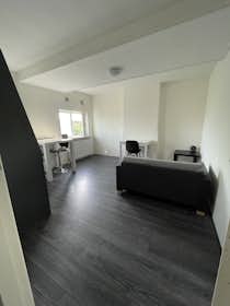 Apartment for rent for €1,100 per month in Rotterdam, Pleinweg