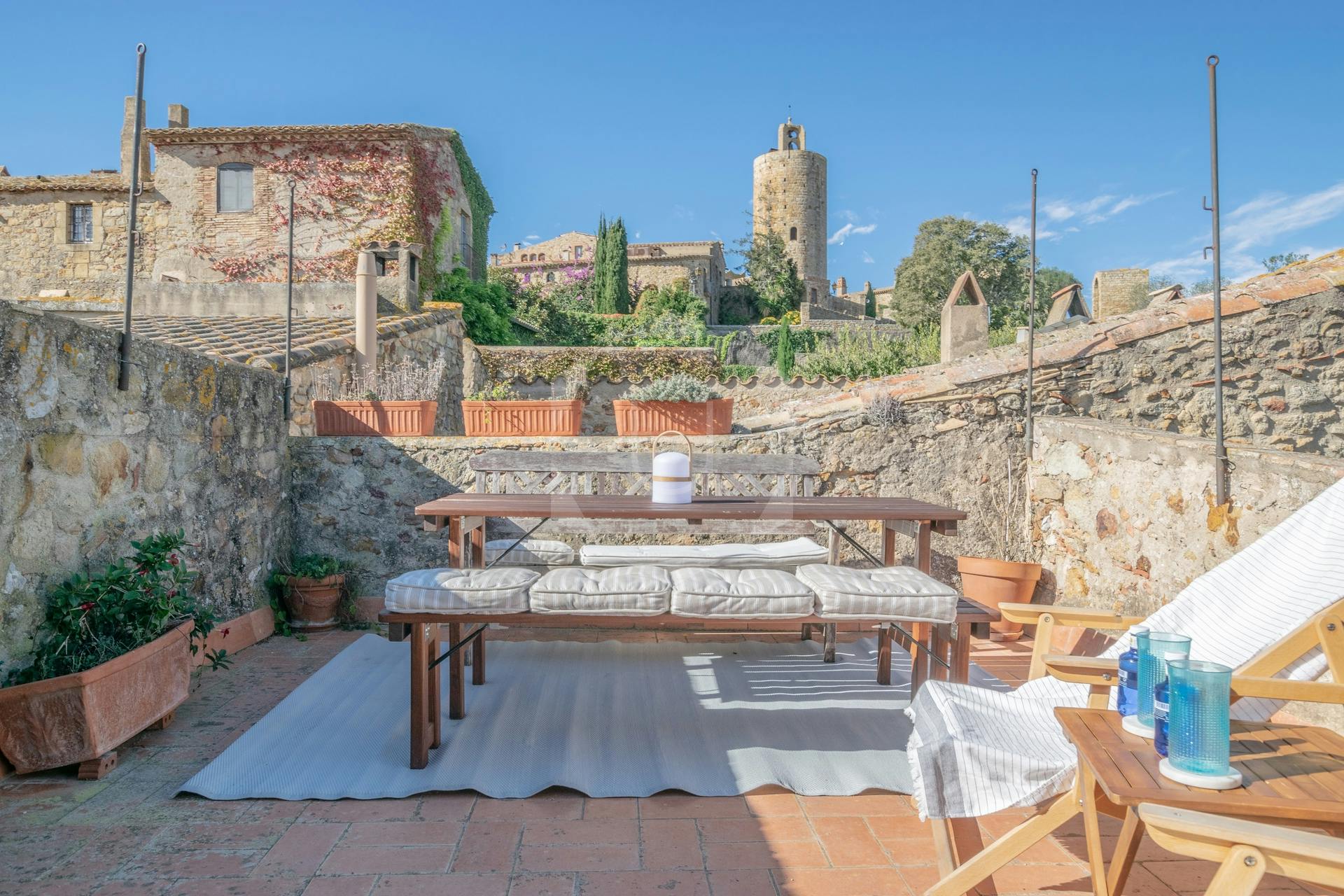 House for rent for €6,000 per month in Pals, Carrer Raval