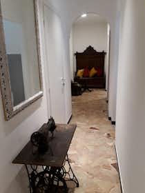 Приватна кімната за оренду для 500 EUR на місяць у Genoa, Via degli Albanesi