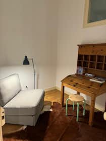 Appartamento in affitto a 1.850 € al mese a Lisbon, Rua Heliodoro Salgado