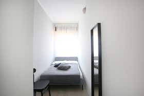 Privé kamer te huur voor € 650 per maand in Modena, Via Giuseppe Soli