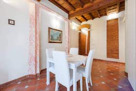 Apartment for rent for €870 per month in Florence, Via Guelfa