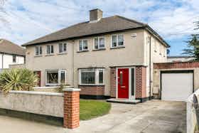 Huis te huur voor € 3.125 per maand in Dublin, Ballymun Road