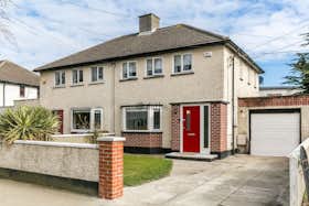 House for rent for €3,125 per month in Dublin, Ballymun Road