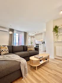 公寓 正在以 €1,820 的月租出租，其位于 Madrid, Calle de Antequera