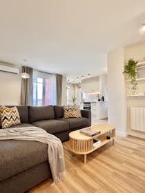 Appartement te huur voor € 2.000 per maand in Madrid, Calle de Antequera