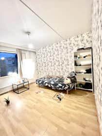 共用房间 正在以 €500 的月租出租，其位于 Vantaa, Kukinkuja