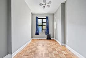Appartamento in affitto a $2,012 al mese a New York City, E 5th St