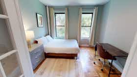 Квартира сдается в аренду за 1 725 € в месяц в New York City, E 5th St