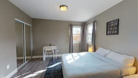 Отдельная комната сдается в аренду за $951 в месяц в Los Angeles, W 12th St