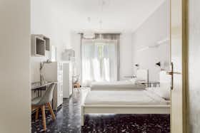 Shared room for rent for €470 per month in Milan, Largo Giovanni Battista Scalabrini