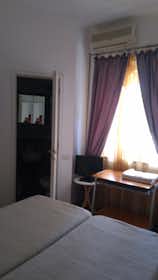 Cameră privată de închiriat pentru 630 EUR pe lună în Rome, Via Alessandro Torlonia