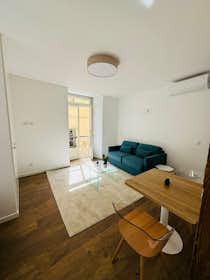 Studio for rent for €1,400 per month in Lisbon, Rua da Rosa